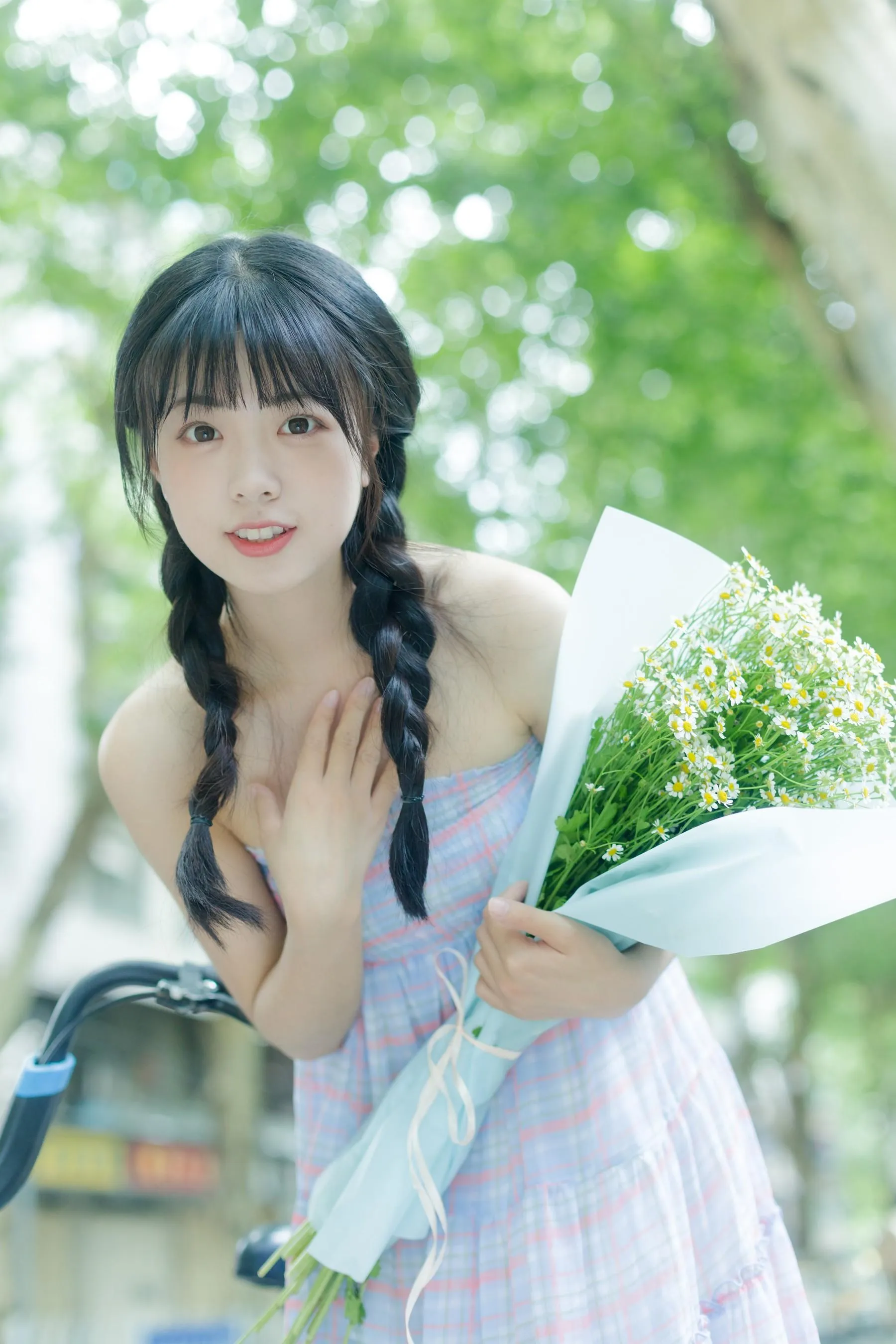 [YITUYU艺图语]2022.08.12 夏天是洋甘菊的气味 可爱泡泡呀 [33P]插图9